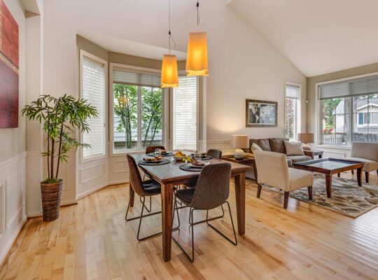 Lakefront 3-Bedroom Vacation House